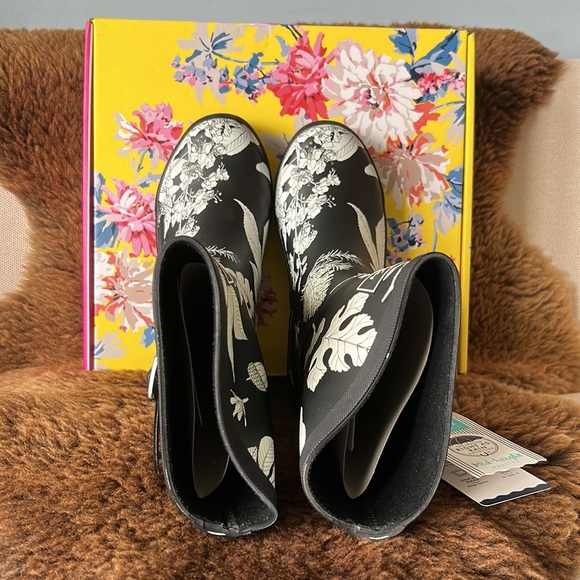 Joules Black Etched Botanical Rainboots - Picture 7 of 10